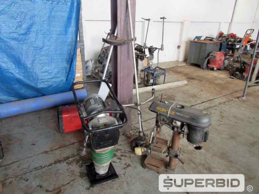 INVERSORAS DE SOLDA, ROÇADEIRA, COMPACTADOR DE SOLO WACKER NEUSON E FURADEIRA DE COLUNA, (11 PÇ.) (Ref.: JDH)