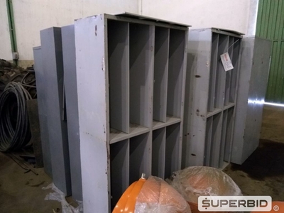 20 ARMÁRIOS ROUPEIROS DE AÇO E 2 ARQUIVOS DE AÇO. (Ref.: SCE)