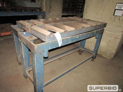 SUCATA DE DISPOSITIVOS, MESAS DE ROLETES, PAINÉIS ELÉTRICOS E BANCADAS DE AÇO (APROX.: 19 PÇS). (Ref.: WMEP_UM02)