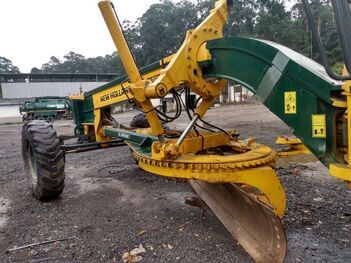 MOTONIVELADORA NEW HOLLAND RG-140, ANO: 2005, SÉRIE: NGAF00236 (Ref: RBB)