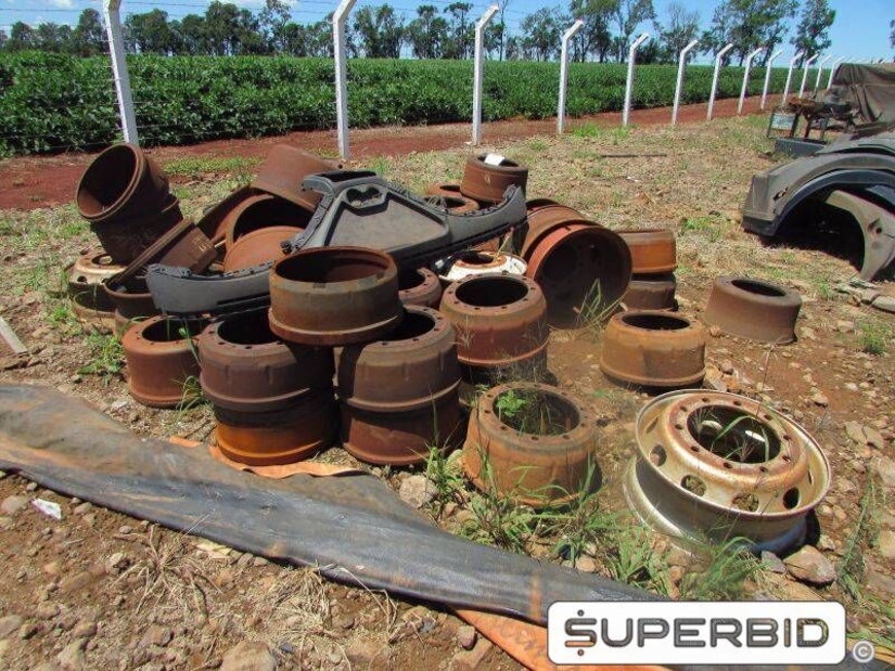 SUCATA DE 900 KILOS DE CAMPANA DE FREIO DE FERRO. (Ref.: JL)