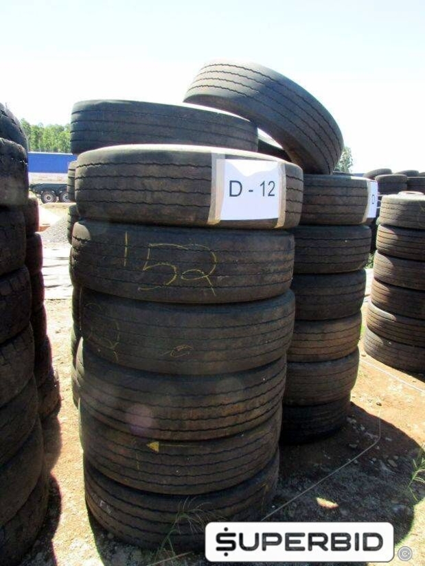 20 SUCATAS DE PNEUS MICHELIN 295/80 PARA REAPROVEITAMENTO. (Ref.: D-12)