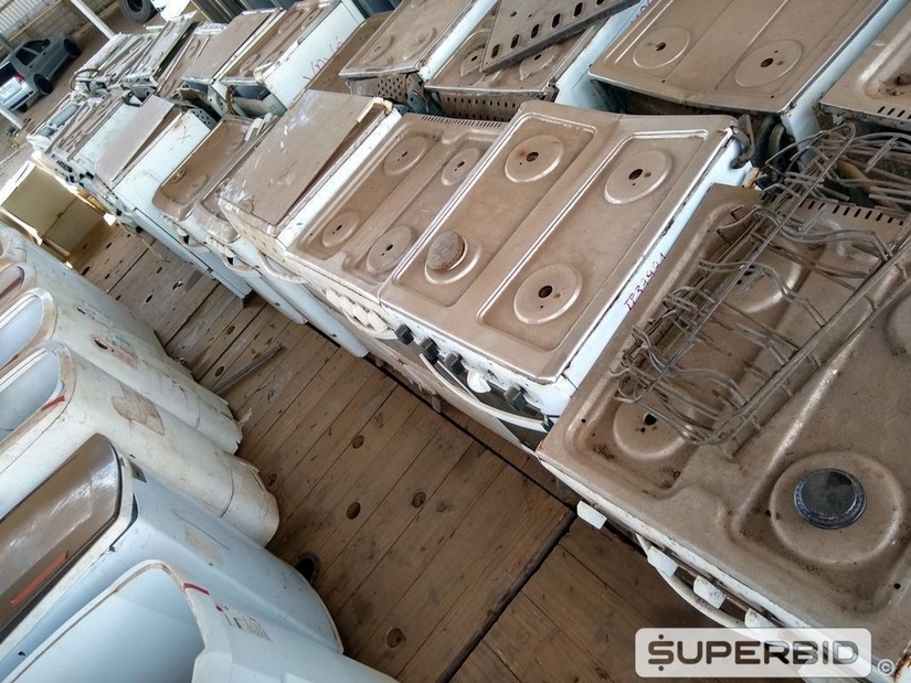 FOGÃO INDUSTRIAL, 24 FOGÕES, 36 TANQUINHOS, 8 FREEZER'S HORIZONTAIS E 31 GELADEIRAS. (Ref.: SS)