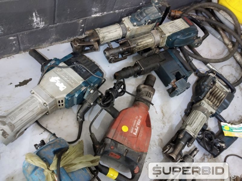 MOTOR VIBRADOR, MANGOTES MECÂNICO, ROMPEDORES DIVERSOS, MARTELETES ROMPEDORES E OUTROS (48 PÇS) (Ref.: RBC)