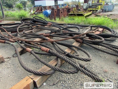 APROX. 70 ESTROPOS E LAÇOS DE CABO DE AÇO. (Ref.: WMCK_UM02)