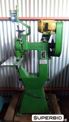 MAQUINA GRAMPEADORA COM MOTOR 0,50CV MIRUNA