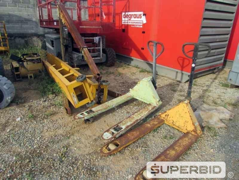 SUCATAS DE: PALETEIRA PALETRANS, GUINCHO GIRAFA TIL MARCONI, GERADOR OLYMPIAN, PRENSA PNEUMÁTICA E PLATAFORMA, (07 PÇ.) (Ref.: JDX)