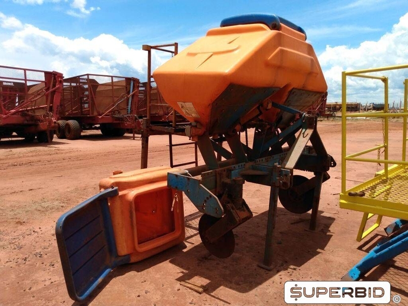 DISTRIBUIDORA DE ADUBO DMB, ANO: 2013, SÉRIE: 80622 (Ref.: 1237)