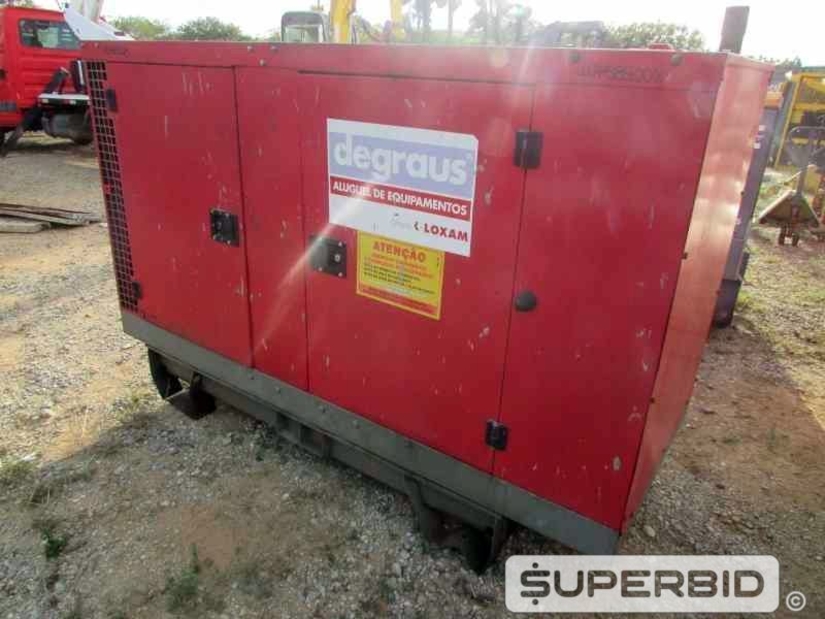 GRUPO GERADOR Á DIESEL CUMMINS 40 KVA. (Ref.: JDT)