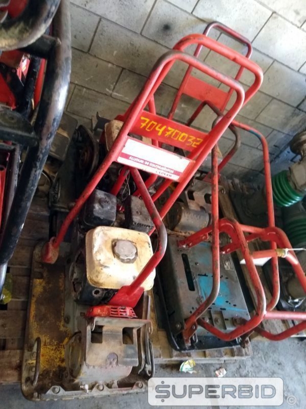 03 PLACAS VIBRATÓRIAS WACKER NEUSON VP 1550 80 KG E 01 PLACA VIBRATÓRIA WEBER CG2 80 KG. (Ref.: SC)