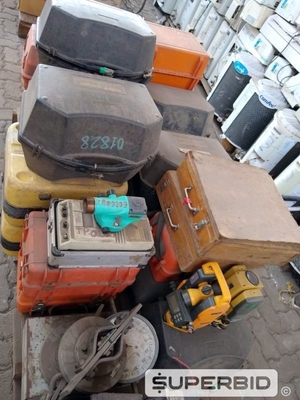 INSTRUMENTOS DE TOPOGRAFIA E RÁDIOS DE COMUNICAÇÃO. (Ref.: SJ)