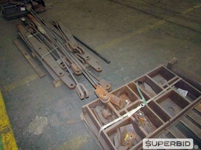 SPARE PARTS PARA MONTAGEM DE VAGÕES: CHAPAS, PINOS, SUPORTES, PARAFUSOS E OUTROS (APROX.: 30 VOLUMES). (Ref.: WMEG_UM02)