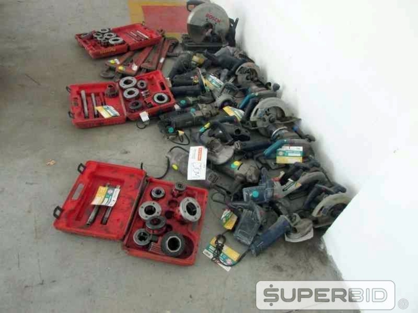 CHAVE GRIFFO, ESMERILHADEIRA, SERRA CIRCULAR, FURADEIRA DE IMPACTO, TARRAXA MANUAL E OUTROS, (35 PÇ.) (Ref.: JDM)