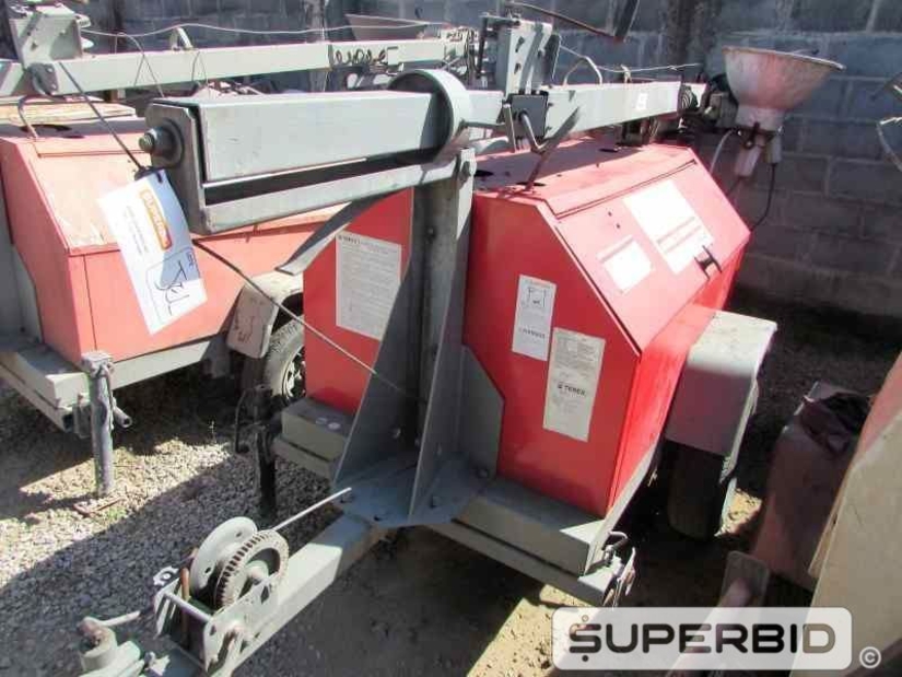 TORRE DE ILUMINAÇÃO Á DIESEL TEREX RL4000, ANO: 2008, SÉRIE: RL409-774 E SUCATA DE TORRE DE ILUMINAÇÃO TEREX RL4000, (02 PÇ.) (Ref.: JEL)