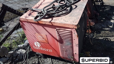 SUCATA DE MÁQUINAS DE SOLDA, CABOS ELÉTRICOS, REDUÇÕES EM AÇO, LUMINÁRIAS E BIOMBO. (Ref.: WMHT_UM11)