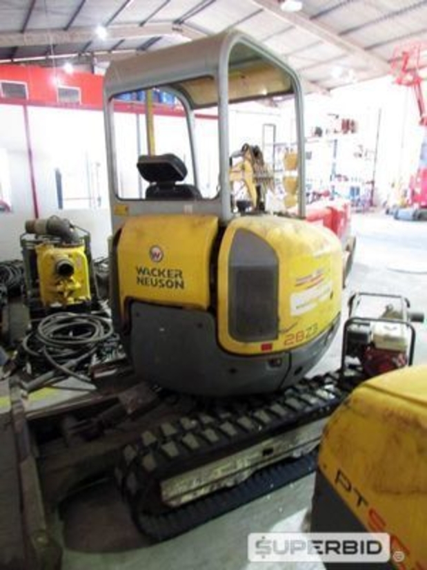 MINI ESCAVADEIRA WACKER NEUSON 28Z3 RD E BOMBA CENTRÍFUGA A GASOLINA HONDA (02 PÇS) (Ref.: FEQ)