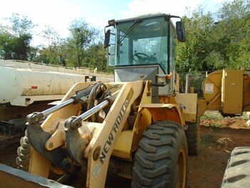 PÁ CARREGADEIRA NEW HOLLAND 12C 4X4, ANO: 2012, CAP: CAÇAMBA: 1M3., SÉRIE: HBZN012CLCAE02382 (Ref: SBL / TP32798)