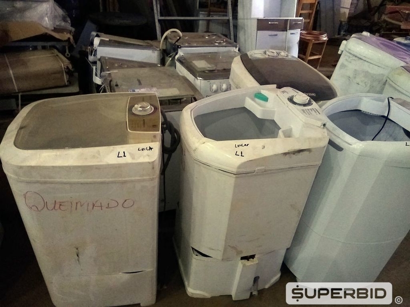 8 GELADEIRAS, 8 TANQUINHOS, 2 MICROONDAS, 3 FREEZERS E 5 FOGÕES. (Ref.: SCD)