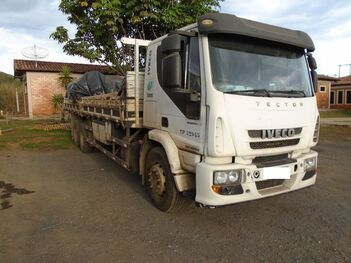 CAMINHÃO GRADE BAIXA IVECO TECTOR 240E25S, 2011/2012, Placa FINAL 2 (MG), (Ref.: SBR)
