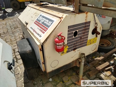 TORRE DE ILUMINAÇÃO REBOCÁVEL TEREX RL4000. (Ref.: SM)