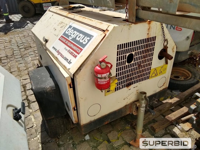 TORRE DE ILUMINAÇÃO REBOCÁVEL TEREX RL4000. (Ref.: SM)