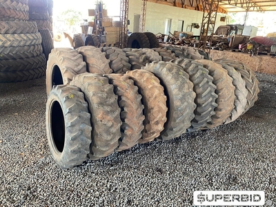 08 PNEUS MEDIDA 14.9-28, 03 PNEUS 12.4-24, 03 PNEUS 11.2-28,03 PNEUS 14.9-24,01 PNEU 9.5-24 E UM PNEU ARO 26