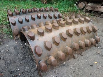 CAPA ROLO COMPACTADOR PÉ DE CARNEIRO, DIM: 1670 X 1080 MM (Ref.: RBN)