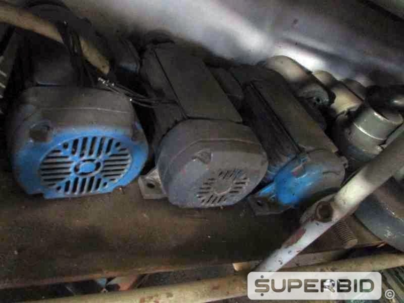 SUCATAS DE MOTORES ELÉTRICOS 3 Á 7 CV, CARRINHOS PARA ROSQUEADEIRA, CHAVES DE PARTIDA, MANGUEIRAS DE AR 1 POL. E OUTROS, (APROX. 64 PÇ.) (Ref.: JES)