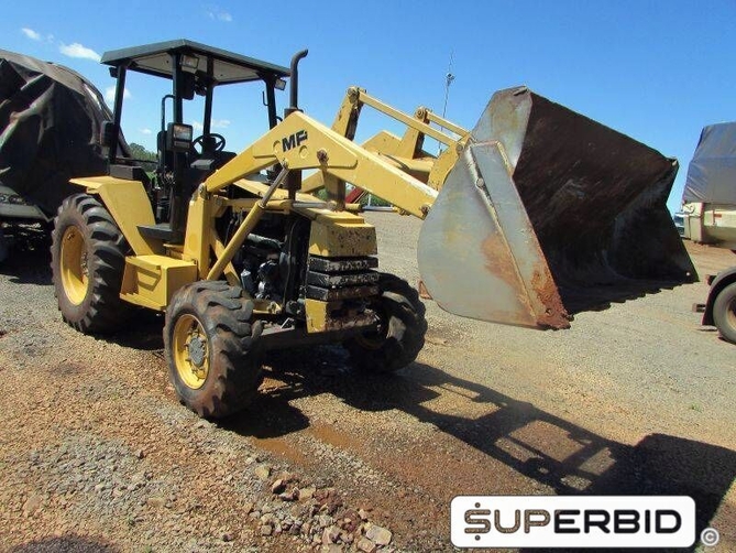 PÁ CARREGADEIRA MASSEY FERGUSSON MF 4X4, ANO: 2009, SÉRIE: 964P274259 (Ref: JA/1898)