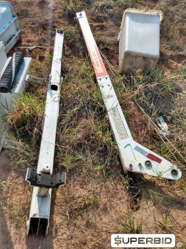 SUCATA DE IMPLEMENTOS: CARROCERIAS DIGGER, GUINDAUTO, ESCADAS, CESTOS AÉREOS E OUTROS