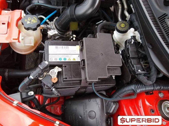 Fiat Argo Hgt 1.8, 2018/2019, Vermelho modena, 13.899 KM, Flex, Câmbio Automático, Roda de liga leve, Kit Tech + Kit Stile (Bancos em Couro), Câmera de ré, IPVA 2021 pago, Laudo cautelar aprovado.