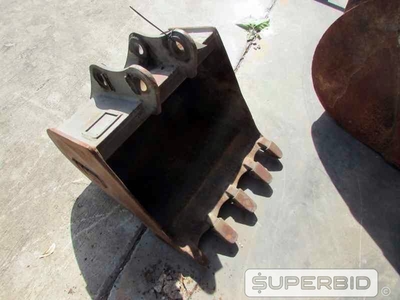 BOMBA SUBMERSIVEL SPV P40 4 POL., CAÇAMBA ESCAVADEIRA E SUCATAS DE QUADRO DE DISTRIBUIÇÃO, (08 PÇ.) (Ref.: JEI)