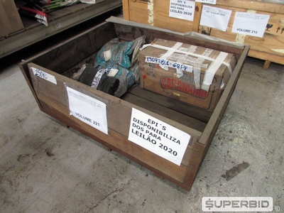 EPI'S: LUVAS E BOTAS DE SEGURANÇA (APROX.: 78 PARES). (Ref.: V221_UM02)