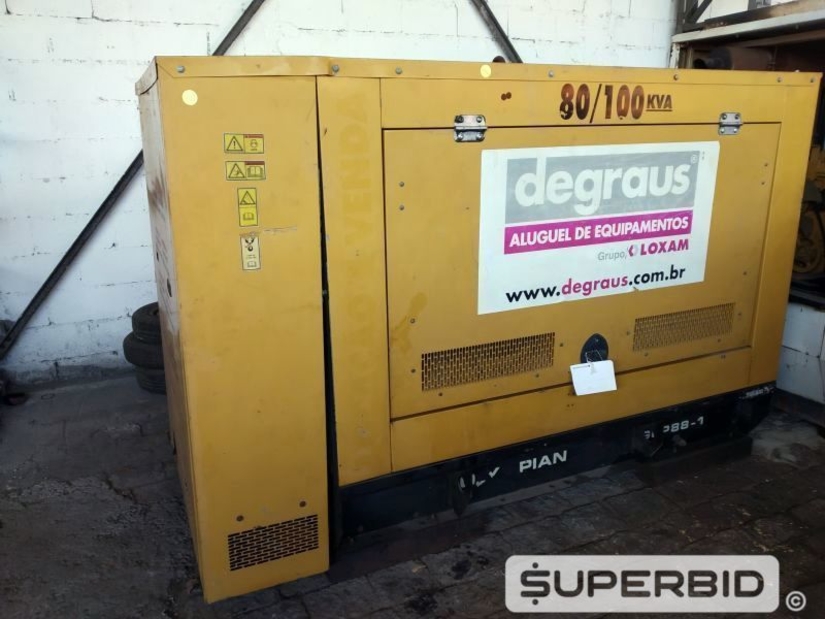 GRUPO GERADOR Á DIESEL OLYMPIAN CATERPILLAR GEP 88-1, ANO:2010, SÉRIE: OLY00000TB4S02217, POT: 80/100 KVA CARENADO (Ref.: RBE)