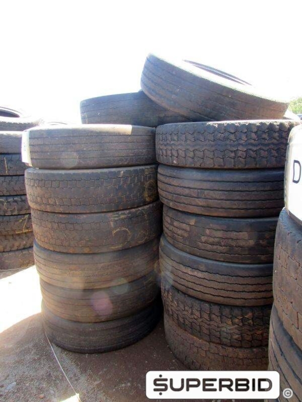 20 SUCATAS DE PNEUS 295/80 PARA REAPROVEITAMENTO (Ref.: D-08)