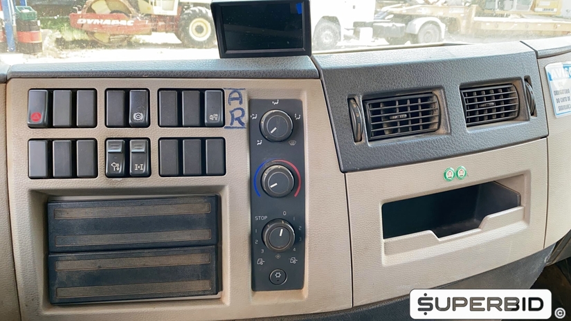 CAMINHÃO BASCULANTE  VOLVO VM 330 6X4R, 2013/2013, Placa FINAL 4 (RJ),  (Ref.: IBO)