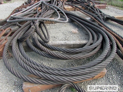 APROX. 70 ESTROPOS E LAÇOS DE CABO DE AÇO. (Ref.: WMCK_UM02)