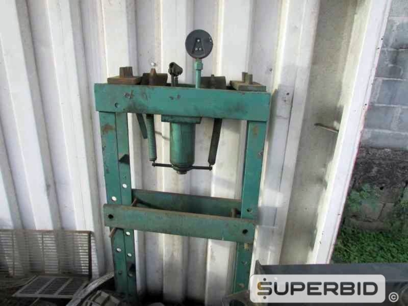 SUCATAS DE: PALETEIRA PALETRANS, GUINCHO GIRAFA TIL MARCONI, GERADOR OLYMPIAN, PRENSA PNEUMÁTICA E PLATAFORMA, (07 PÇ.) (Ref.: JDX)