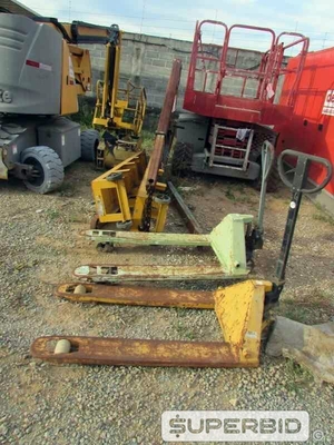 SUCATAS DE: PALETEIRA PALETRANS, GUINCHO GIRAFA TIL MARCONI, GERADOR OLYMPIAN, PRENSA PNEUMÁTICA E PLATAFORMA, (07 PÇ.) (Ref.: JDX)