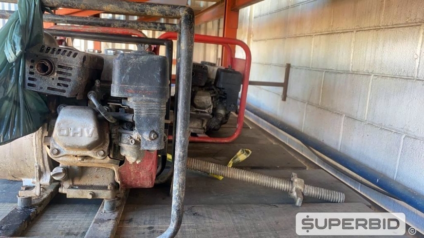 3 MOTORES VIBRADORES 5,5HP 4 TEMPOS A GASOLINA E 2 BOMBAS CENTRÍFUGAS HONDA 2" E 3 " (Ref.: ID)