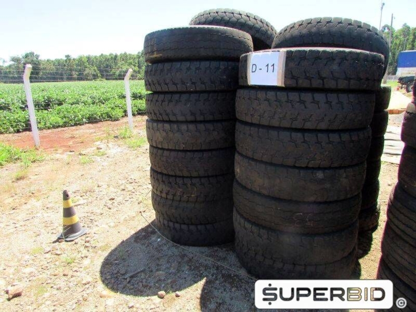 30 SUCATAS DE PNEUS 1000R20 SEM RECAPE (Ref.: D-11)