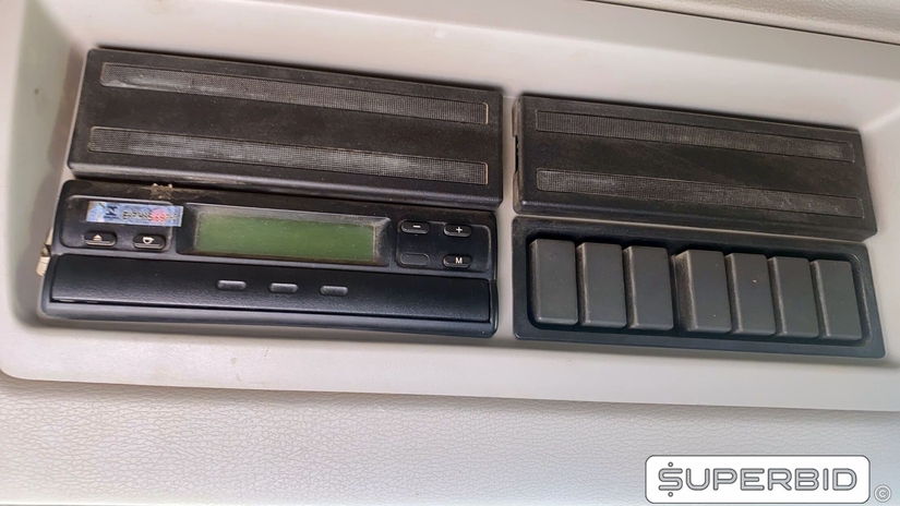 CAMINHÃO BASCULANTE VOLVO VM 330 6X4R, 2013/2013, Placa FINAL 8 (RJ),