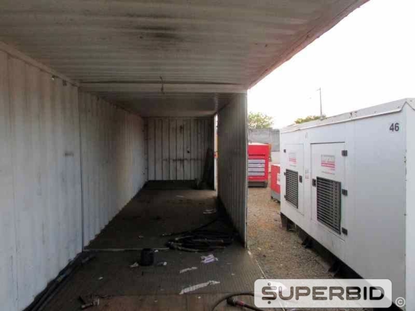 02 CONTAINERS EM AÇO, UTILIZADOS COMO STAND DE LOJA DE CONSTRUÇÃO. (Ref.: JEF)