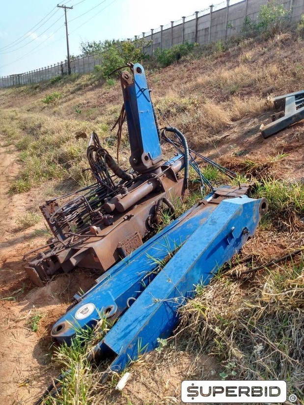 SUCATA DE IMPLEMENTOS: CARROCERIAS DIGGER, GUINDAUTO, ESCADAS, CESTOS AÉREOS E OUTROS