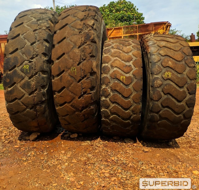 2 PNEUS 600.65-38 E 02 PNEUS 480.65-25