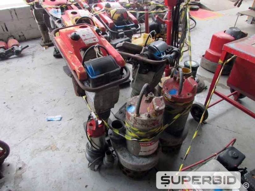 BOMBA SUBMERSIVEL, ENCERADEIRA DE ASSOALHO E COMPACTADORES WACKER NEUSON, (11 PÇ.) (Ref.: JCS)