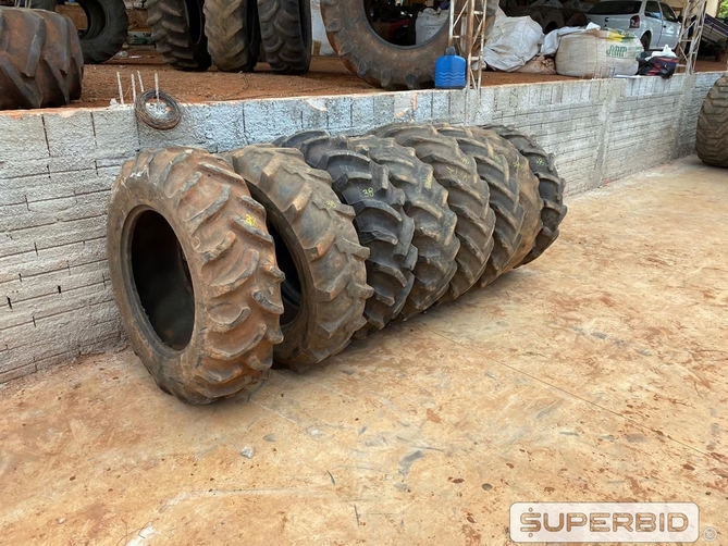 04 PNEUS MEDIDA 12.4-24, 02 PNEUS 11.2-28, 02 PNEUS 11.9-24