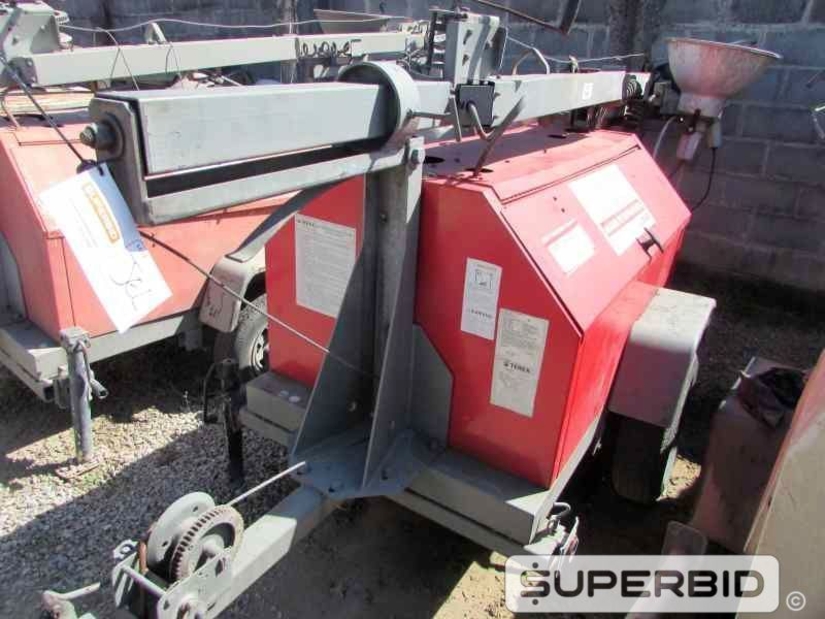 TORRE DE ILUMINAÇÃO Á DIESEL TEREX RL4000, ANO: 2008, SÉRIE: RL409-774 E SUCATA DE TORRE DE ILUMINAÇÃO TEREX RL4000, (02 PÇ.) (Ref.: JEL)