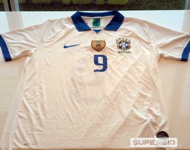 CBF -Camisa da seleção branca feita em homenagem aos campeões da Copa America de 1919 (100 anos antes da conquista da Copa America do ano passado.