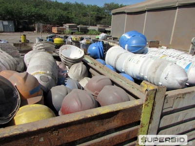 SUCATA DE EPIS DE RASPA E CAPACETES (17 VOLUMES). (Ref.: WMCQ_UM02)